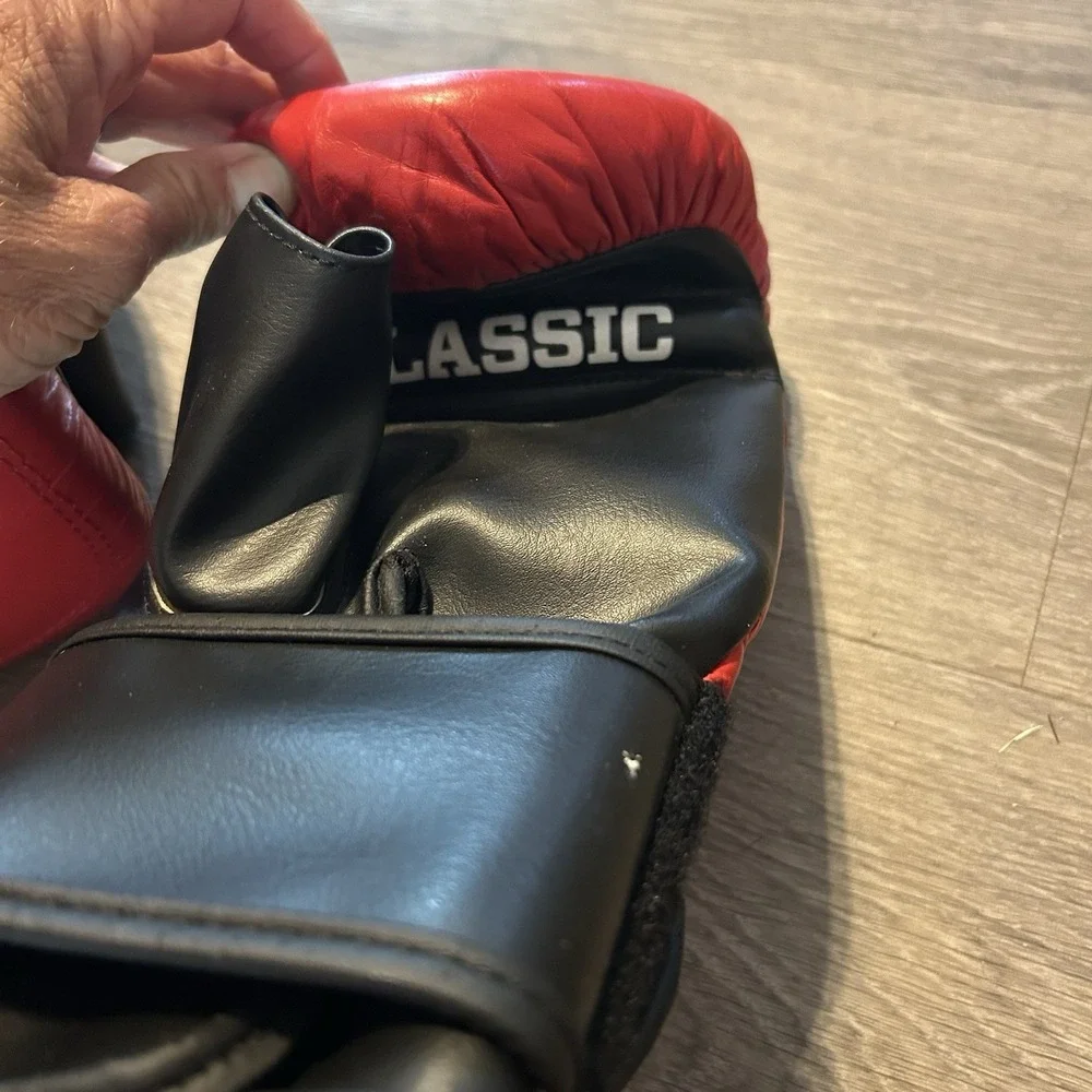 Title Classic Kids Boxing Gloves Red White Black Youth Training Sparring Gloves